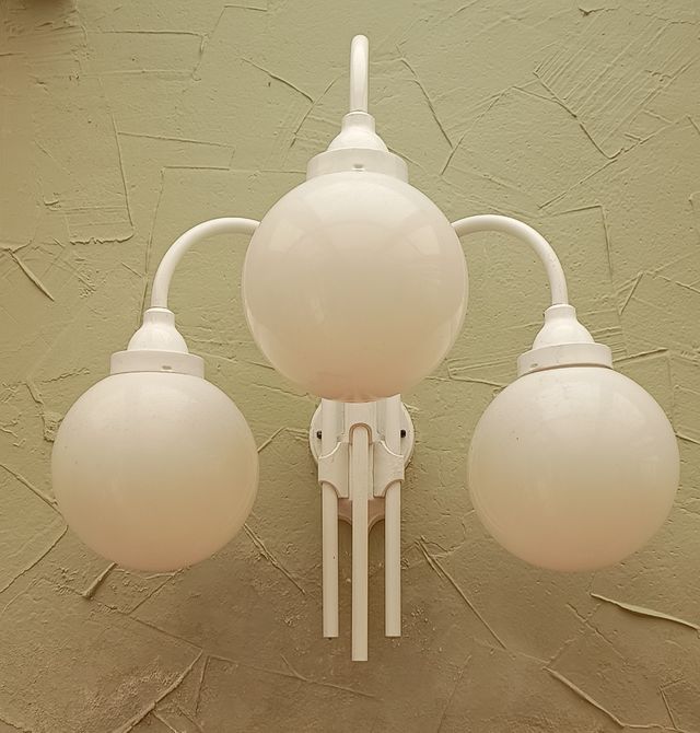 Lampara hierro forjado triple globo vidrio-2unid