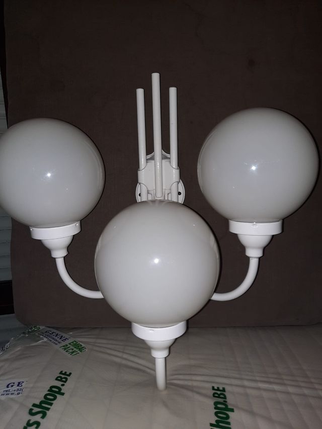 Lampara hierro forjado triple globo vidrio-2unid