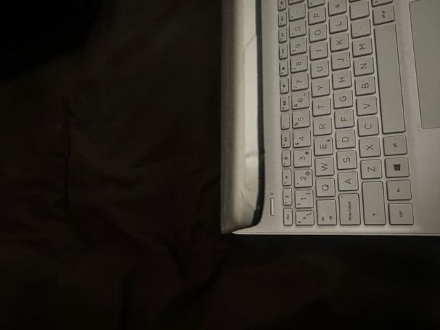 Portatil HP (AMD RYZEN 7 5700U with RAEDON)