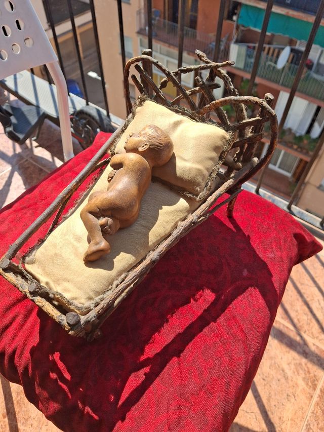 Letto antico in legno per Gesù Bambino