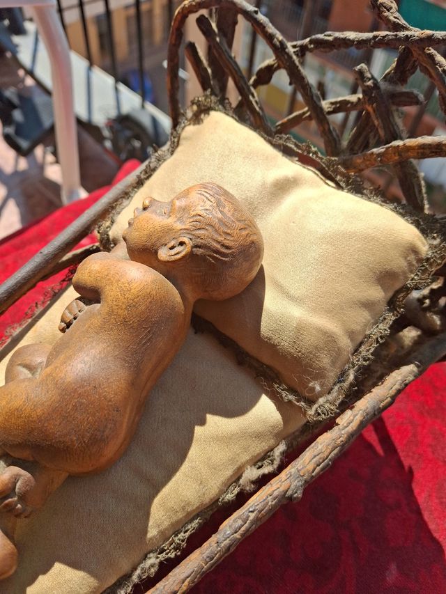Letto antico in legno per Gesù Bambino