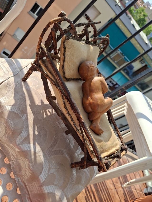 Letto antico in legno per Gesù Bambino