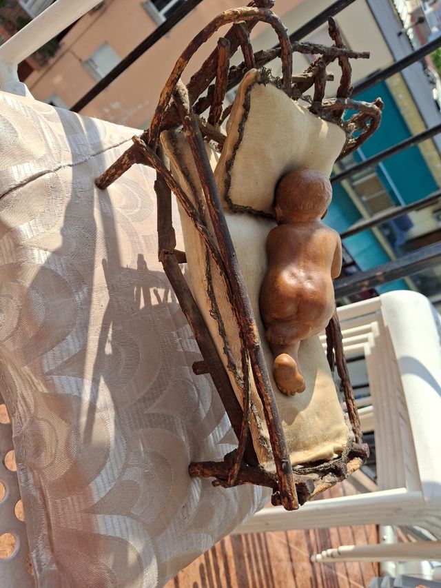 Letto antico in legno per Gesù Bambino