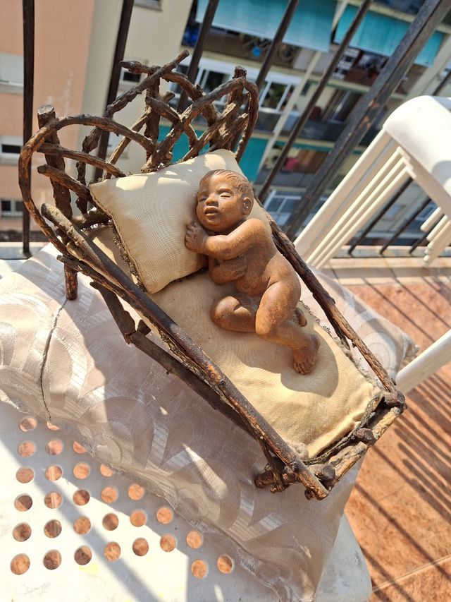 Letto antico in legno per Gesù Bambino