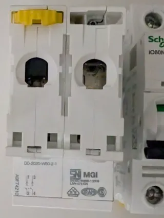 Interruptores magnetotérmicos Schneider 10 A