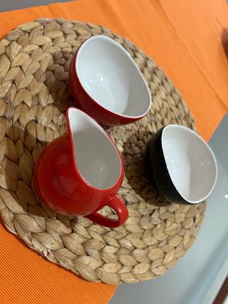 1 Bricco da latte e 2 tazze Avon
