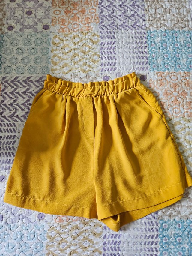 Shorts mostaza