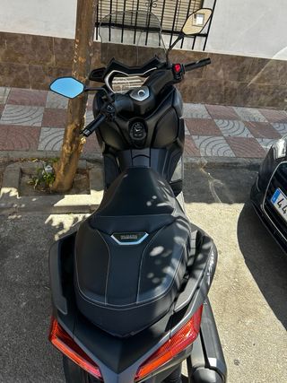 Yamaha Xmax 300