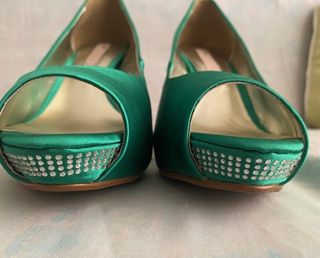 Zapatos peep toe verdes de fiesta