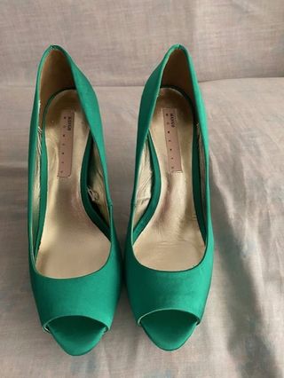 Zapatos peep toe verdes de fiesta