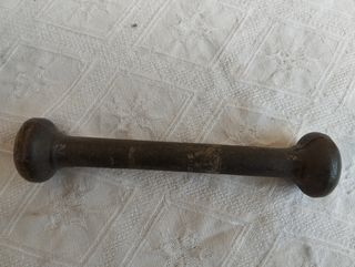 Antico mortaio farmaceutico in ghisa pestello