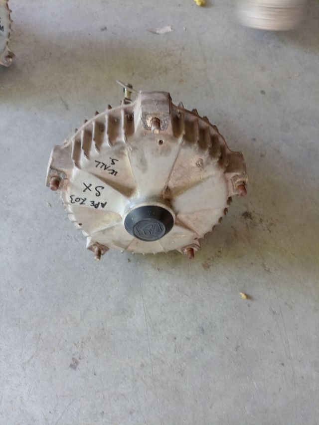 Mozzo asse ruota post sinistro pe 703