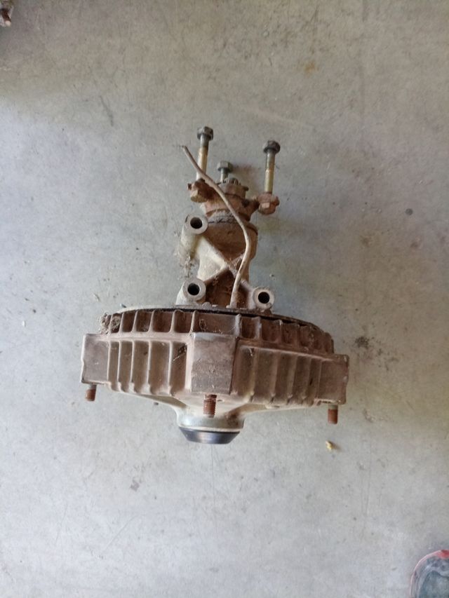 Mozzo asse ruota post sinistro pe 703