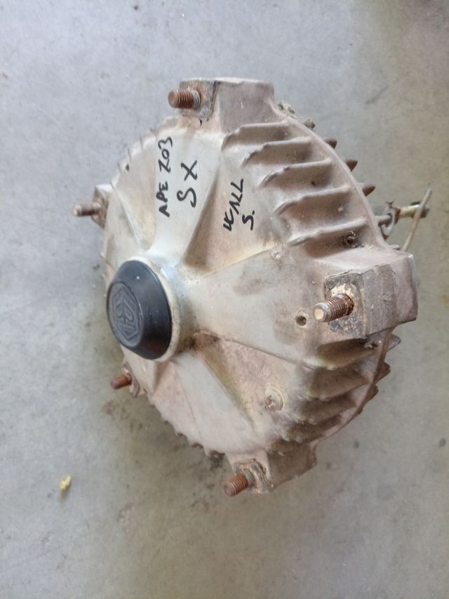 Mozzo asse ruota post sinistro pe 703