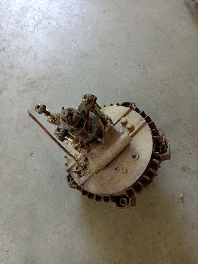 Mozzo asse ruota post sinistro pe 703