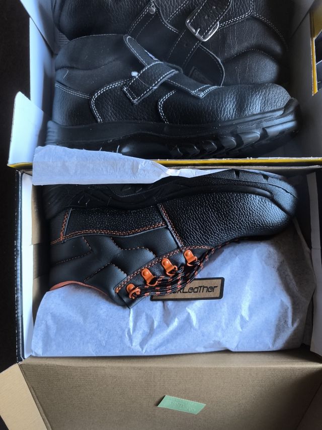 Zapatos de seguridad nuevos sin uso