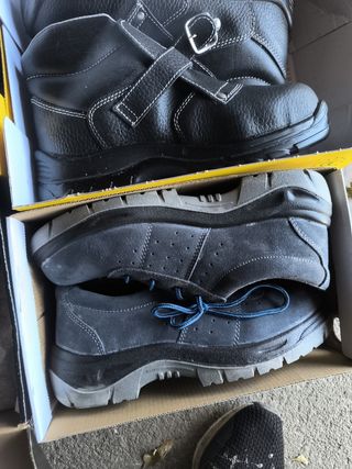 Zapatos de seguridad nuevos sin uso