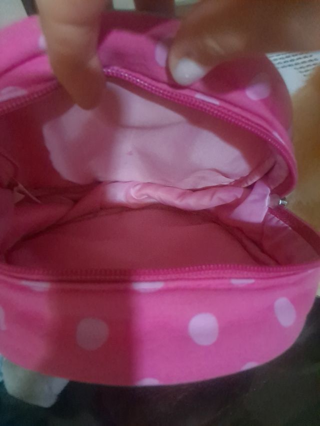 Zaino in peluche con orso e topo entrambi.