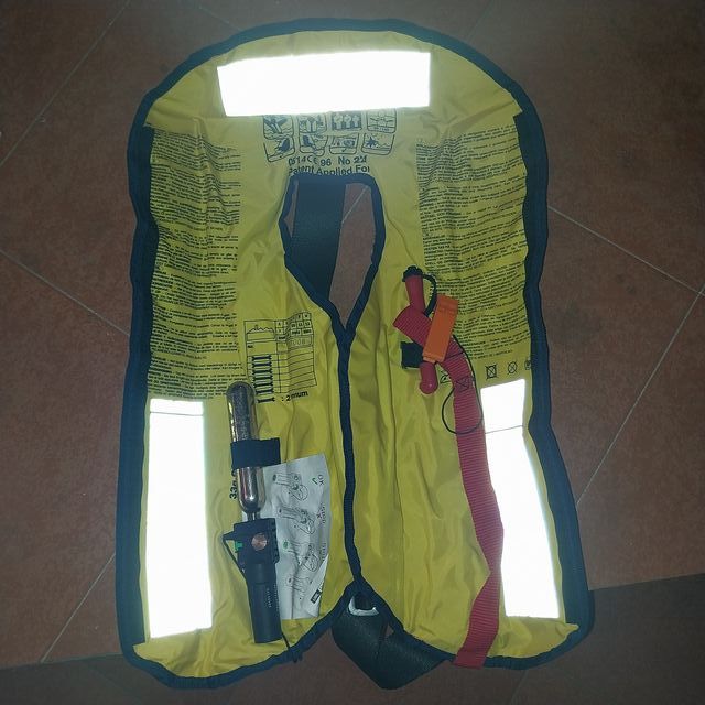 CHALECOS SALVAVIDAS INCHABLES