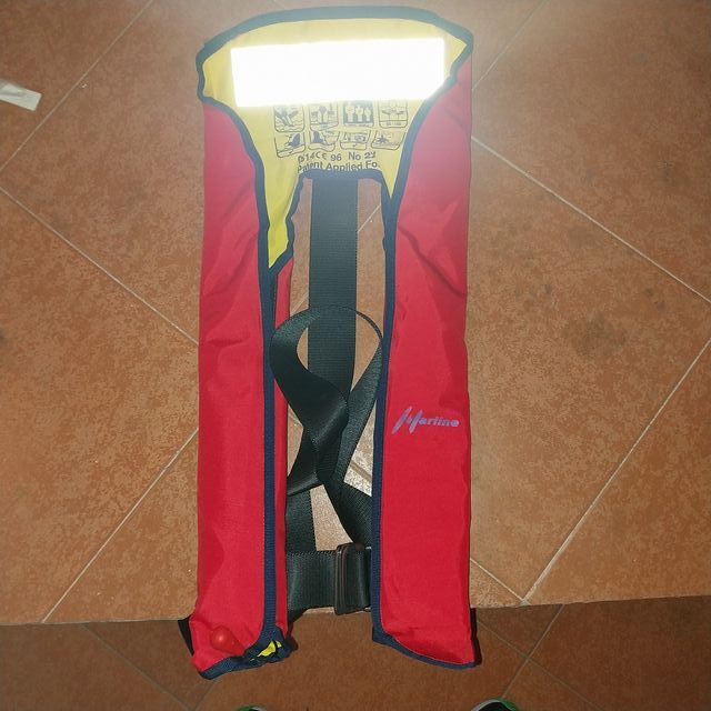 CHALECOS SALVAVIDAS INCHABLES