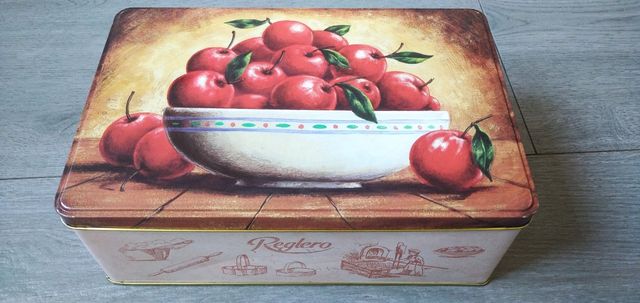 Caja de galletas antigua