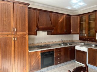 CASA DE 3 PLANTAS DE 170 m2 (LOCAL PISO BUHARDILL