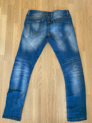 Pantalon vaquero roto