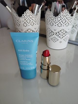 Labial clarins 742, color rojo, de bolso
