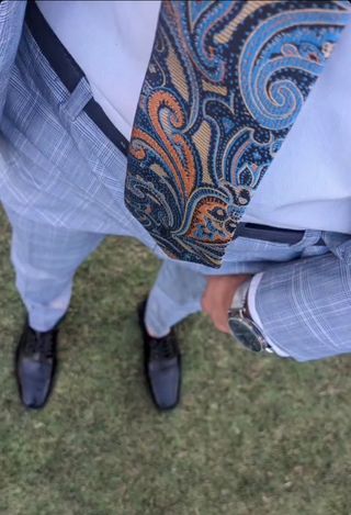 Traje hombre joven estilo cuadros gales