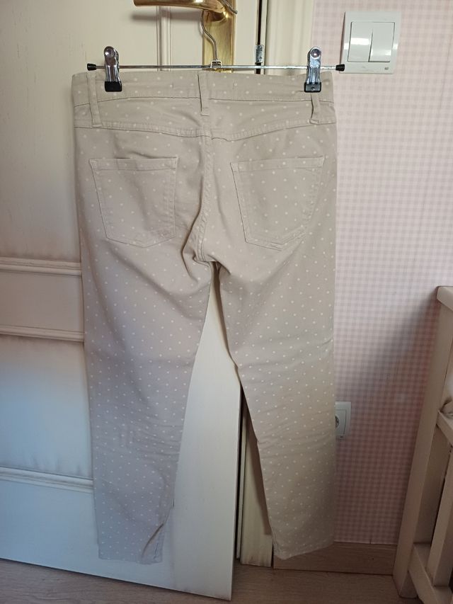 Pantalón vaquero estampado lunares 