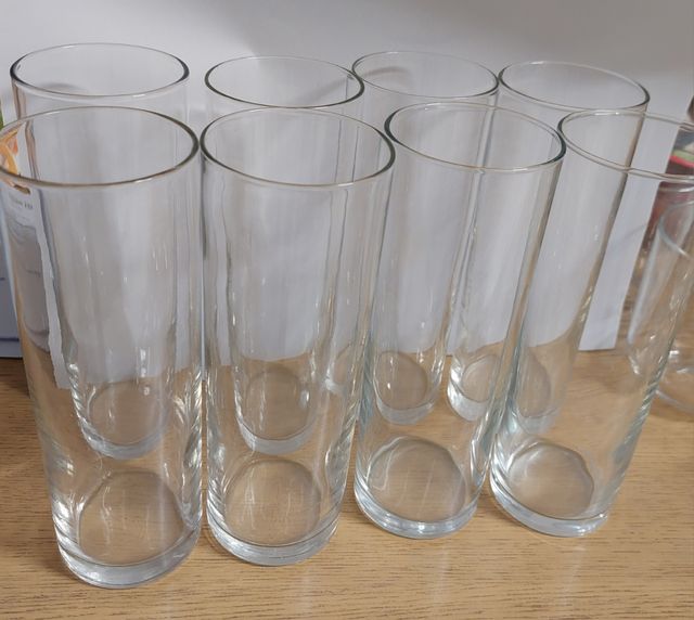 Cristalería de vasos variada