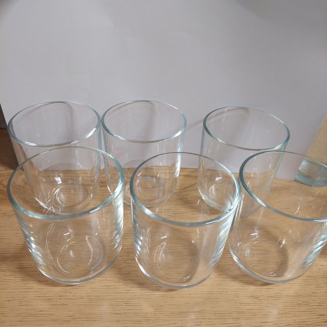 Cristalería de vasos variada