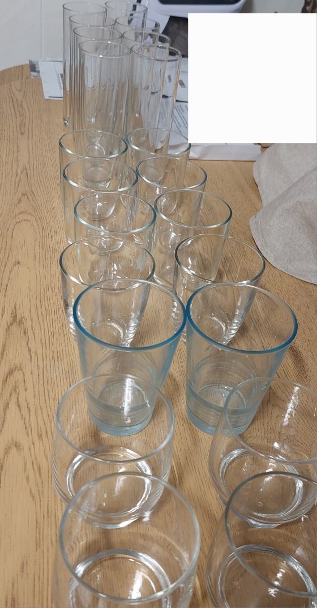 Cristalería de vasos variada