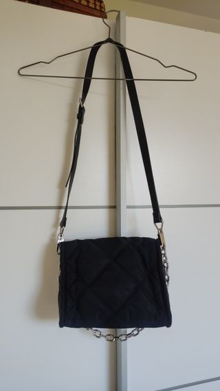 Bolso negro acolchado de Bimba y Lola
