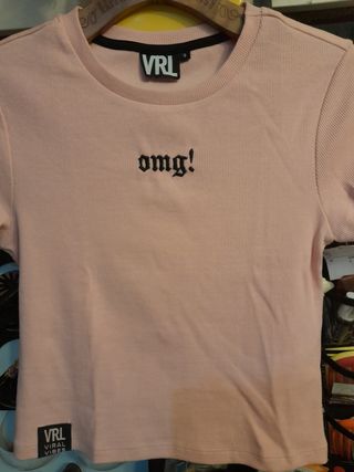 Camiseta viral rosa OMG