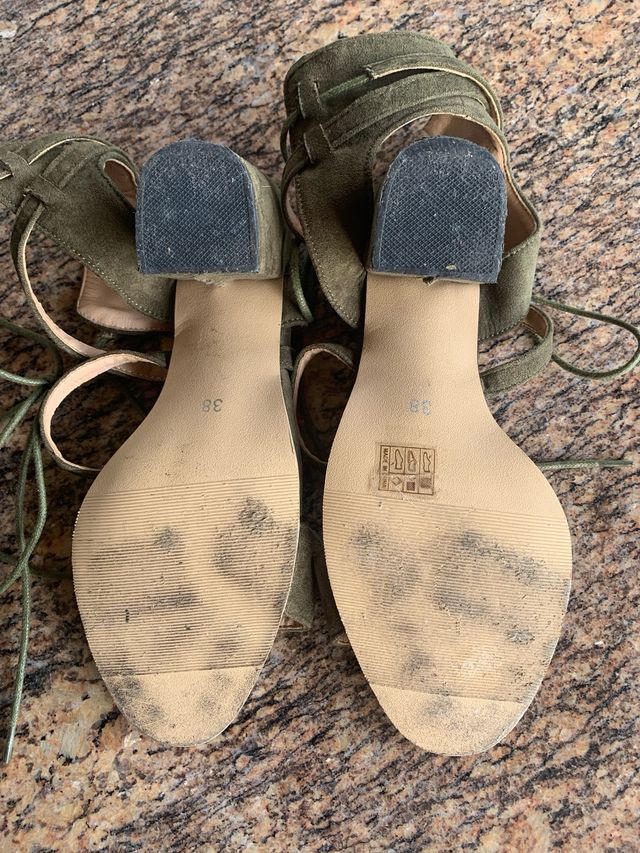 Sandalias de tiras y cordones con tacon sensato