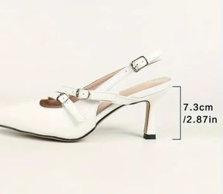 Scarpe donna, con décolleté e tacchi a spillo.