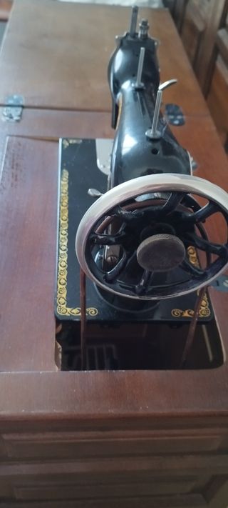 Maquina de coser antigua