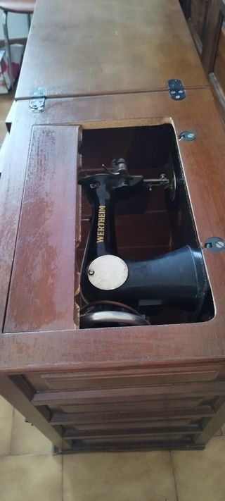 Maquina de coser antigua