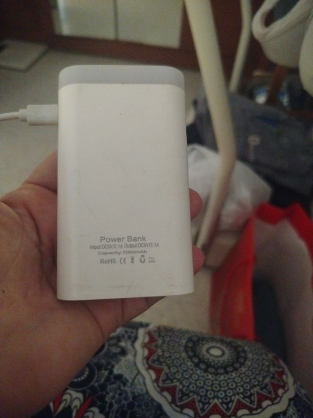 Batería para cargar móvil con linterna