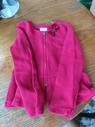 Chaqueta roja de niña