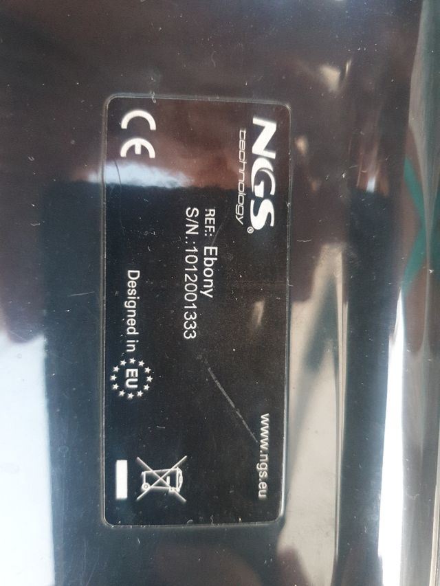 Teclado con cable USB para ordenador.