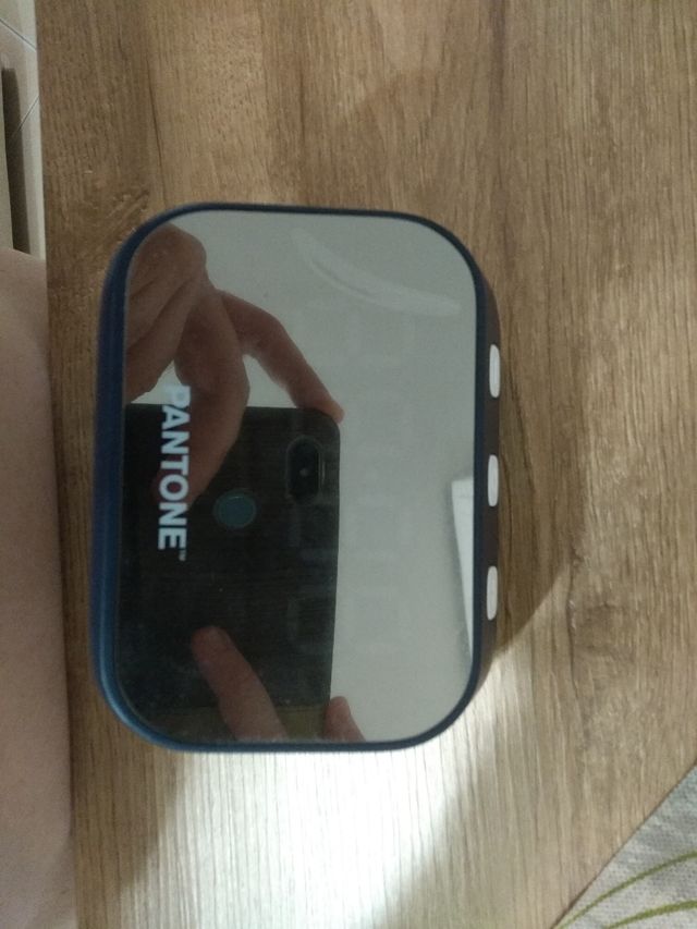 Sveglia con cassa bluetooth Pantone