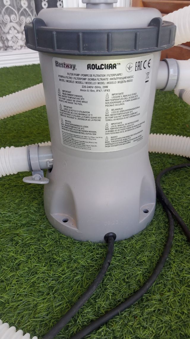 Motor de piscina nuevo con filtro nuevo
