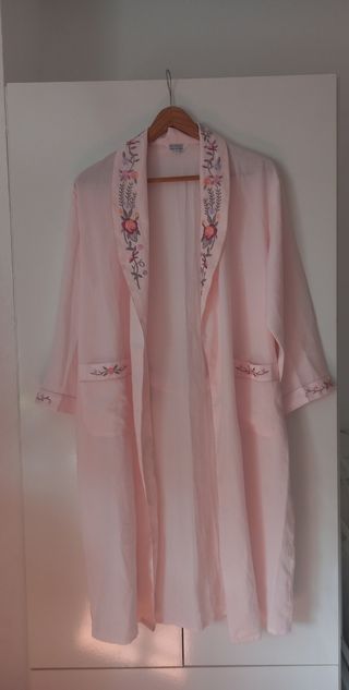 Bata de seda con bordados florales L