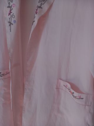 Bata de seda con bordados florales L