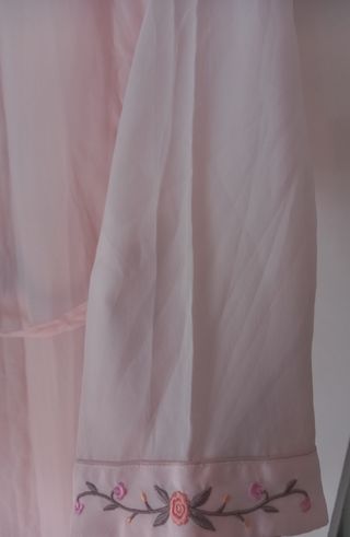Bata de seda con bordados florales L
