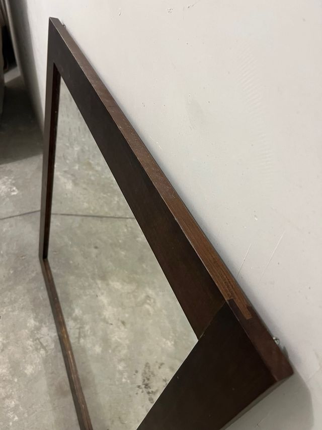 Espejo con marco de madera