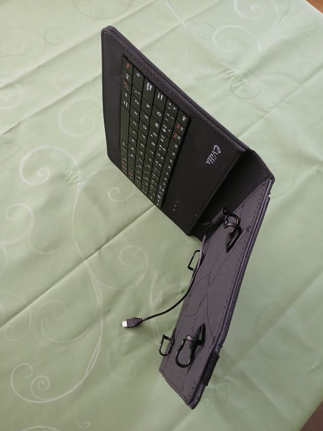 Funda tablet con teclado
