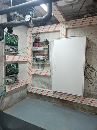 Lampisteria agua pintura 24h